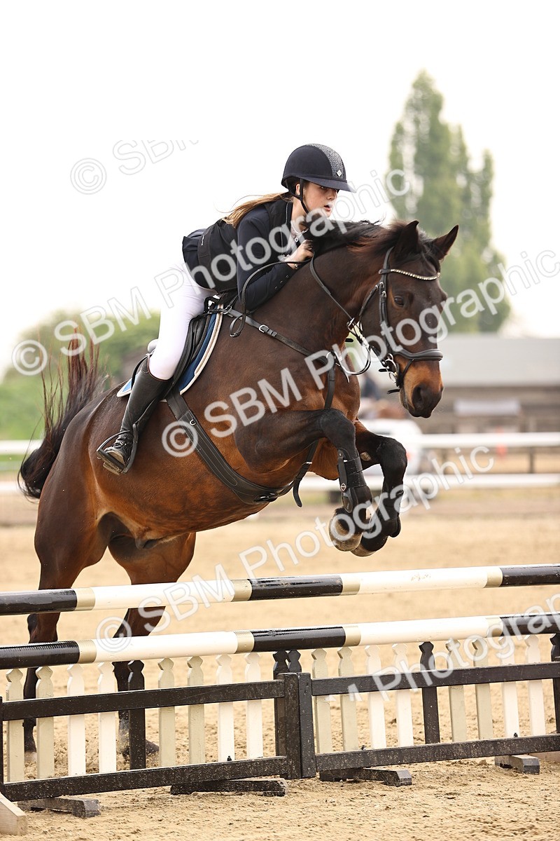 - Class 15 - Senior British novice - 90cm