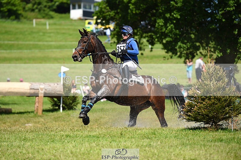 230527-144632-10200 - 357-VIVENDI_HERO-Saffron_Cresswell-XC