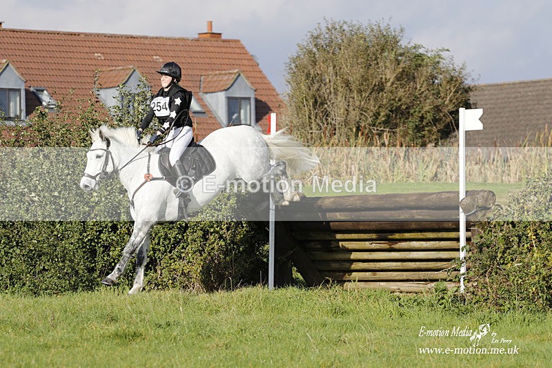  WWHT 171021 3885 - Open (1.00m)  17/10/21