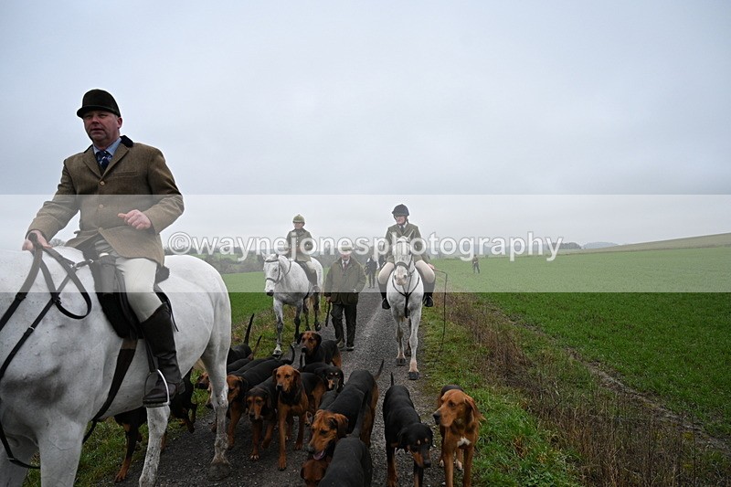 WJ7_9769 - Walk out..