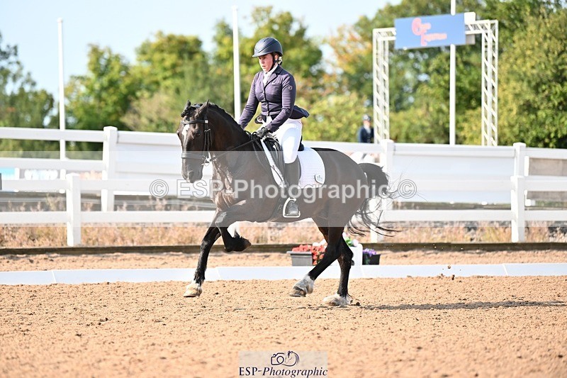 250815-095207-00224 - 027-Samantha.PringTongwynlais.Moon.Dancer