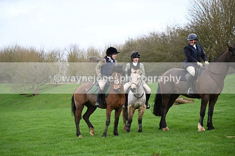 WJ6_9380 - Line Three