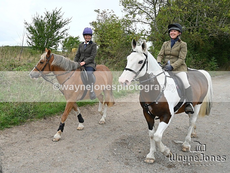 WJ7_0917 - Berks & Bucks Hound Exercise Blewbury 13-09-26