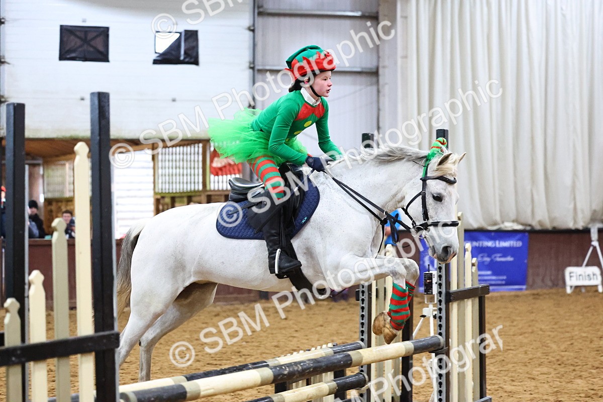 SBM_001814 - Class 4 - Festive Fences - 70cm
