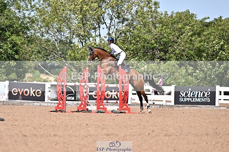 260812-125453-00532 - Cls 6 Foxhunter and 1.20m