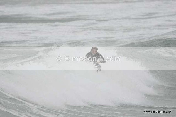 SU 110509-9 - Surf May 09