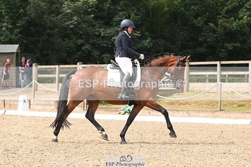 250719A-105109-04067 - 134-Carly.Moore-Taylors.Park.De'.Debutant