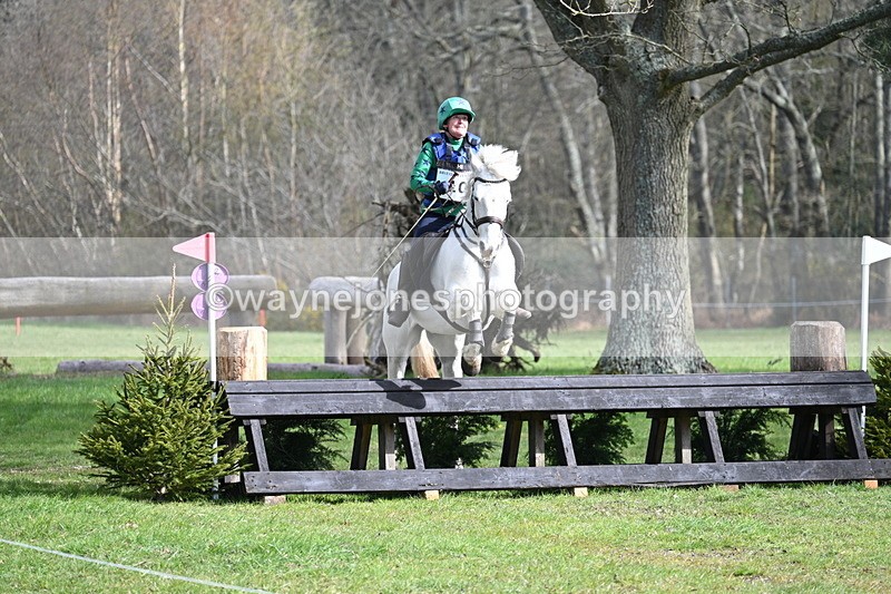 WJ7_0019 - Time 10:13 to 10:38 Times at the Fence