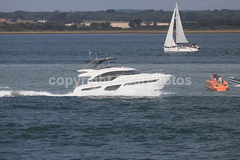 210829 UNIDENTIFIED F55 COWES TORQUAY  1Y3A2804 - Racing Powerboats