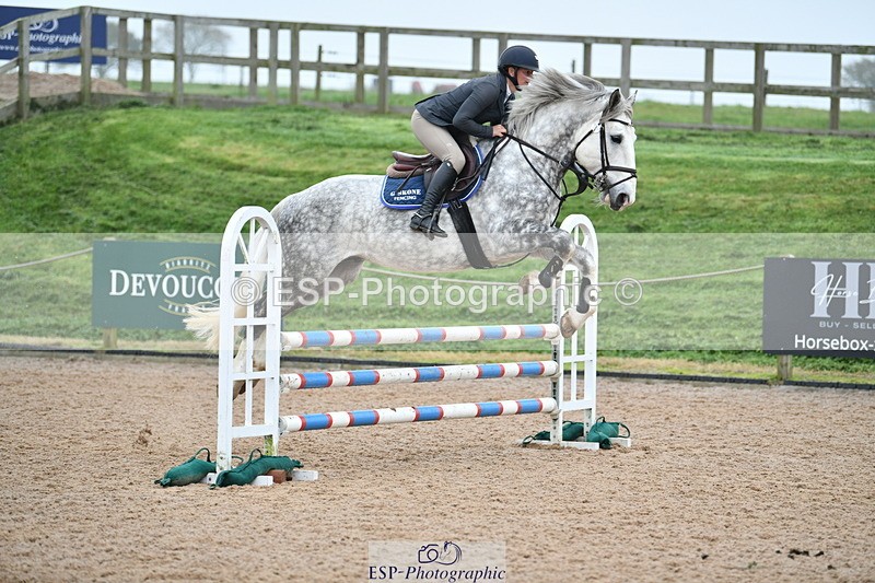 241102A-110416-04176 - SAT Cls 9 British Novice and 90cm Open