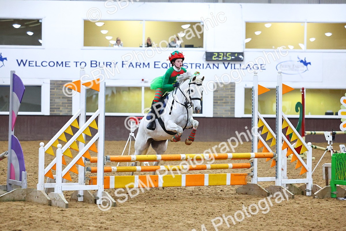 SBM_001809 - Class 4 - Festive Fences - 70cm