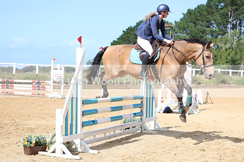 3E7A9270 - Class 9: Senior British Novice/90cm open