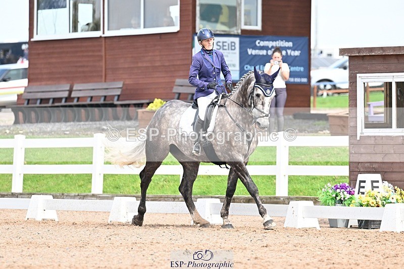 250907-133422-08532 - 008-Caroline.LynchHio.Easter.Rose