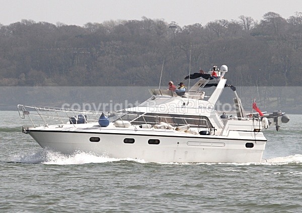100418 HUMBER SPECTRE IMG_2507jpg - Flybridge Cruisers