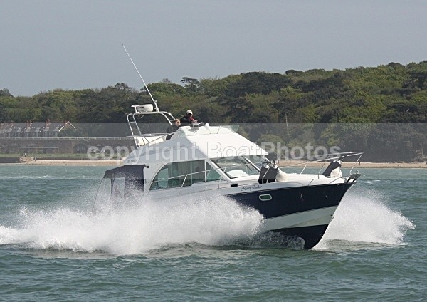 090502 HURLEY BURLEY IMG_7001 - Flybridge Cruisers