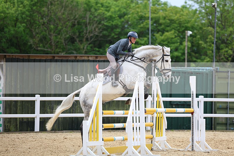 3E7A9489 - Class 8: Senior Newcomers/1.10m open