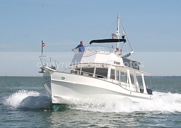 050809 TOAD HALL IMG_1144 - Motor Yachts