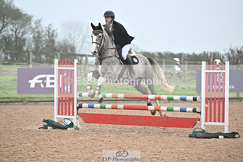 241103A-101433-06596 - SUN Cls 18 British Novice and 90cm Open