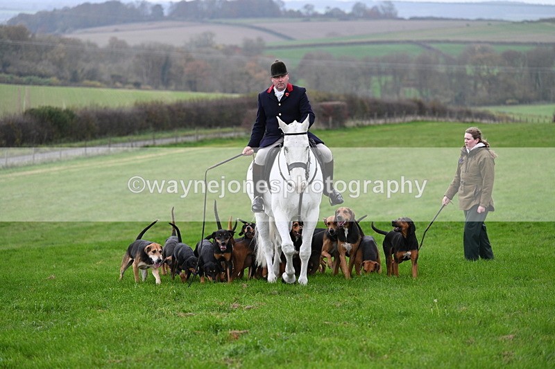 WJ7_8868 - Meet Staff & Hounds
