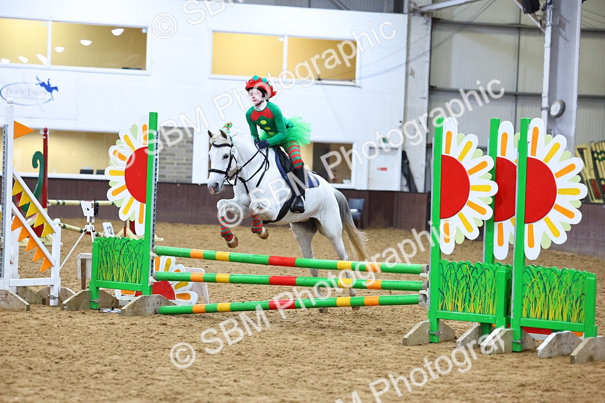 SBM_001806 - Class 4 - Festive Fences - 70cm