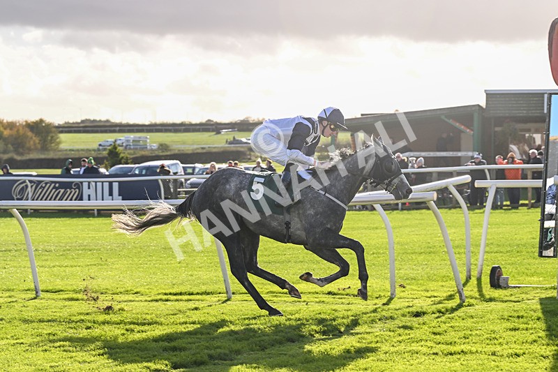 281025-Race 2-Grey Horizon-0907 - Race 2
