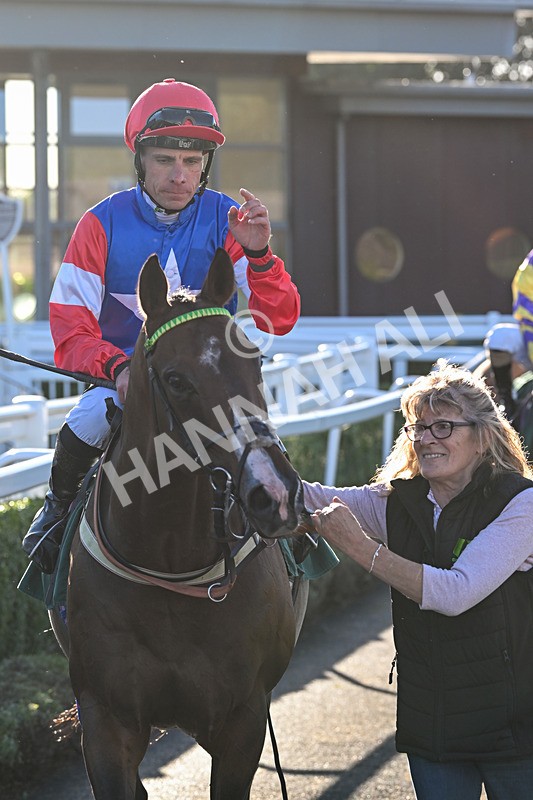 100924-Race 7-Desert Dream-0749 - Race 7