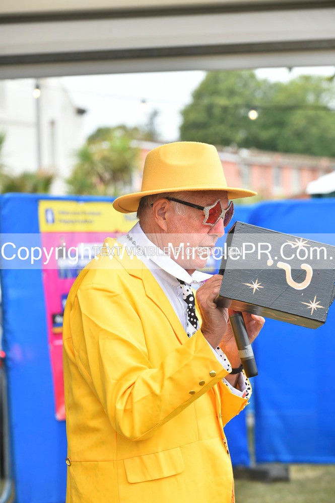 SH4_9403 - Mr Cosmo.