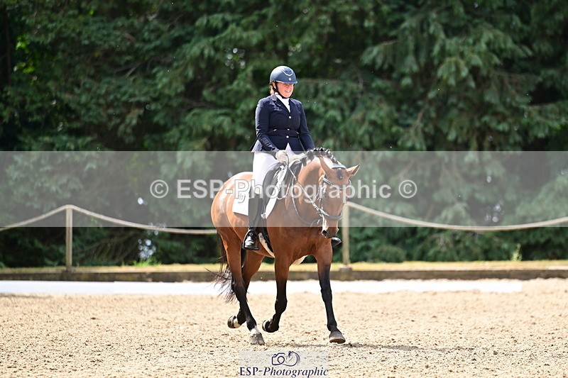 260802A-110616-05677 - Novice Silver break - break