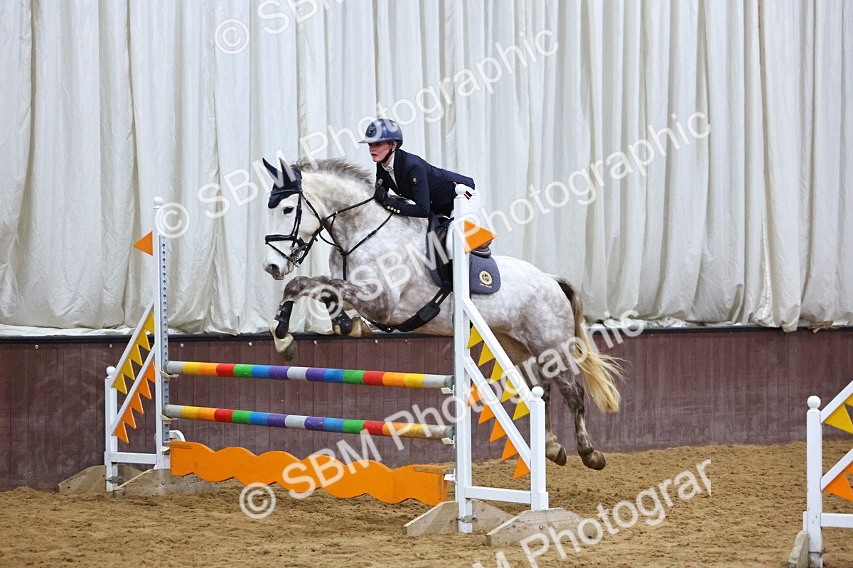 SBM_002909 - Class 6 - Holly & Ivy Stakes - 90cm