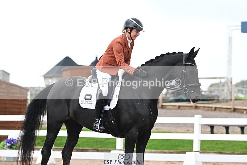 250907-122709-08350 - 004-Charlotte.DickerDevaldi's.Kiss