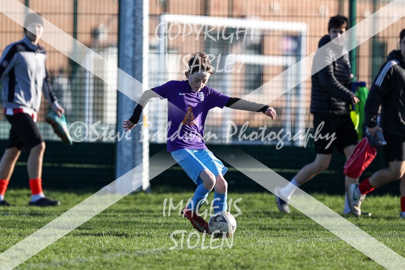 1DX31983 - 2025-11-23 FC Abbey Meads U13 Purple V Highworth Town Junior FC U13 T