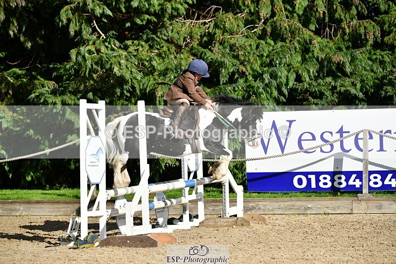 251004A-152320-01811 - Classes 8 & 9 70cm