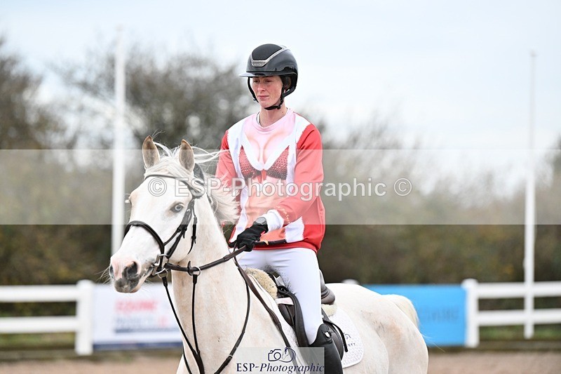 241206-122137-00686 - Cls 5 Newcomers and 1.10m Open