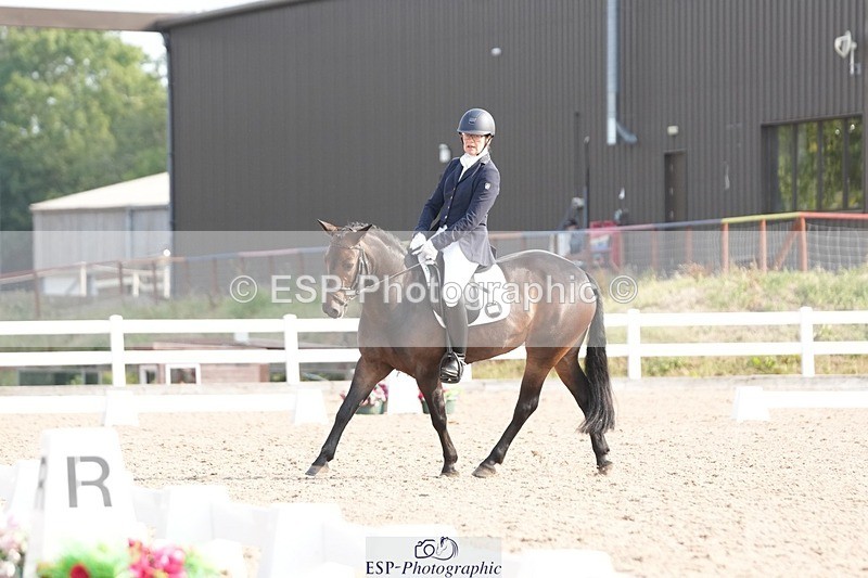 250817-094515-07234 - 090-Sarah.GoddardSaris.Fingers.Crossed