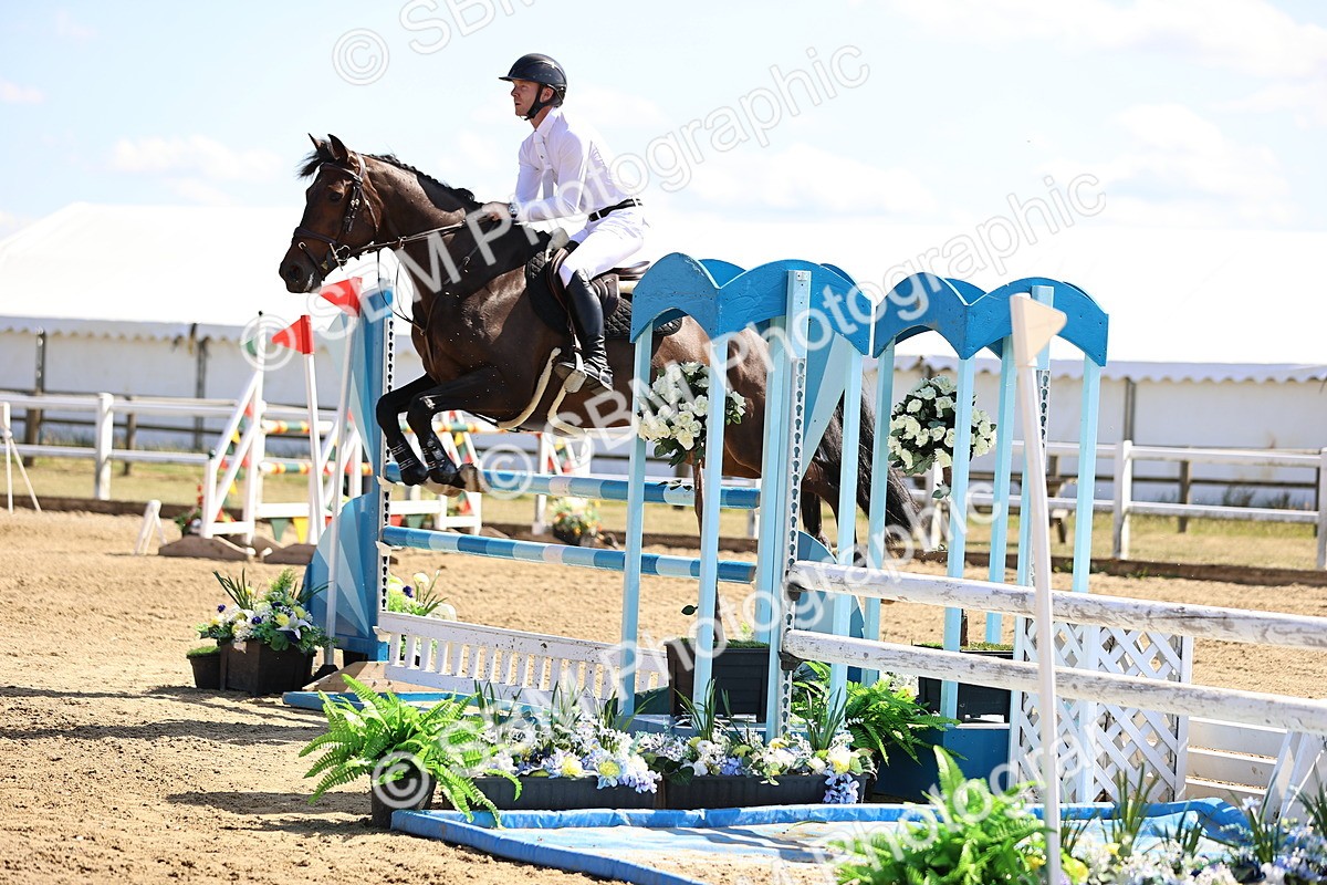 SBM_015359 - Class 16 - Senior foxhunter - 1.20m Open