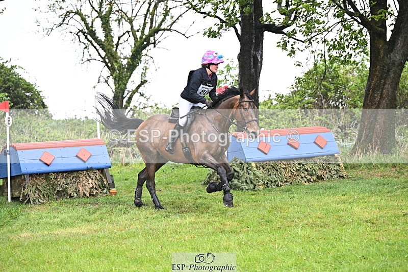 250418-123414-03014 - 080-Tichy.Sanders-SPARHANGER.VELVET