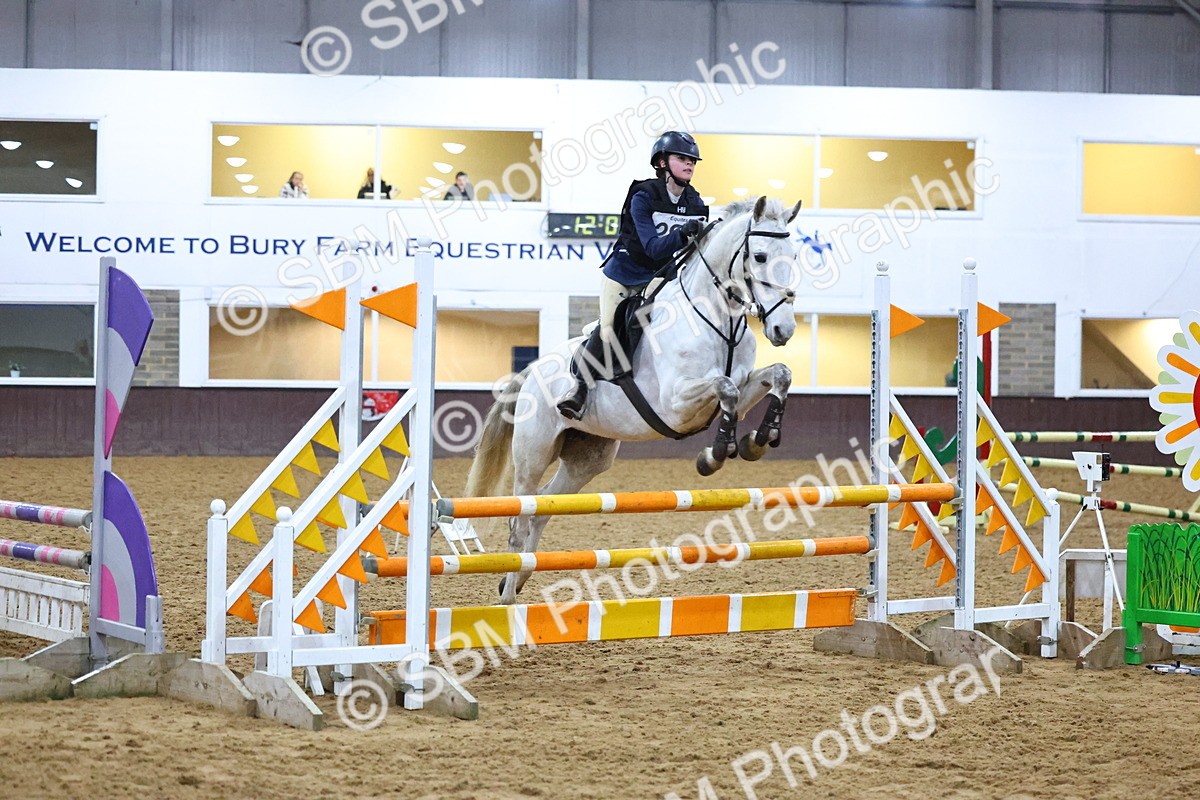 SBM_002747 - Class 6 - Holly & Ivy Stakes - 90cm