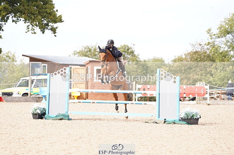 241004A-134022-00659 - Fri 03 Snr Newc & 1.10m Open