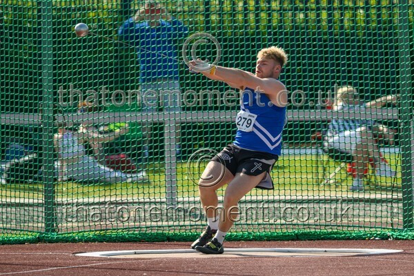 Age25SUN-927907 - Field Male