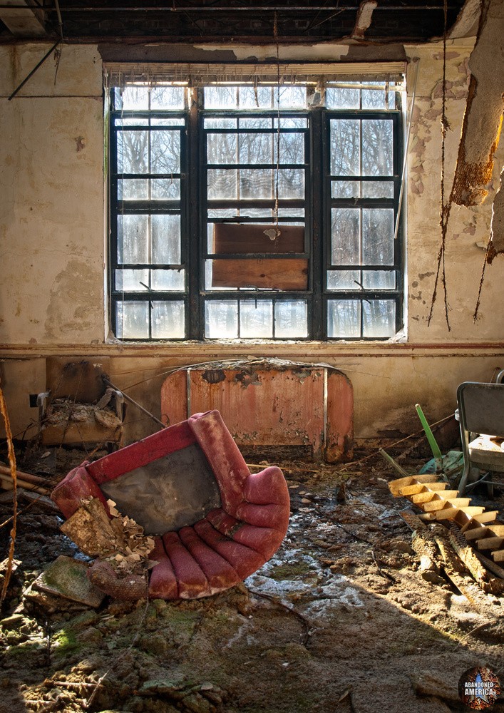 Undercliff Sanatorium (Meriden, CT) | Red Chair - Undercliff Sanatorium