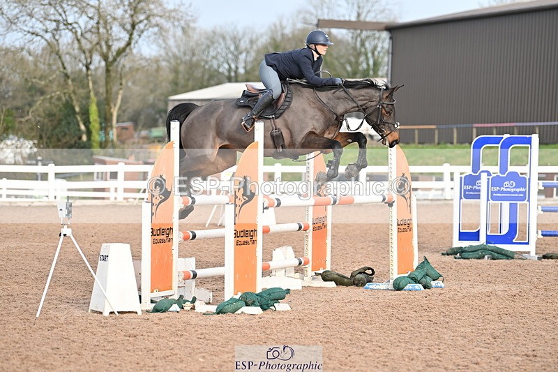 231209A-122634-01773 - Cls 12 Newcomers & 1.10m Open