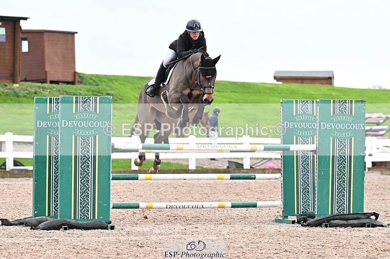 251206-133224-01124 - Cls 13 Snr Foxhunter and 1.20m