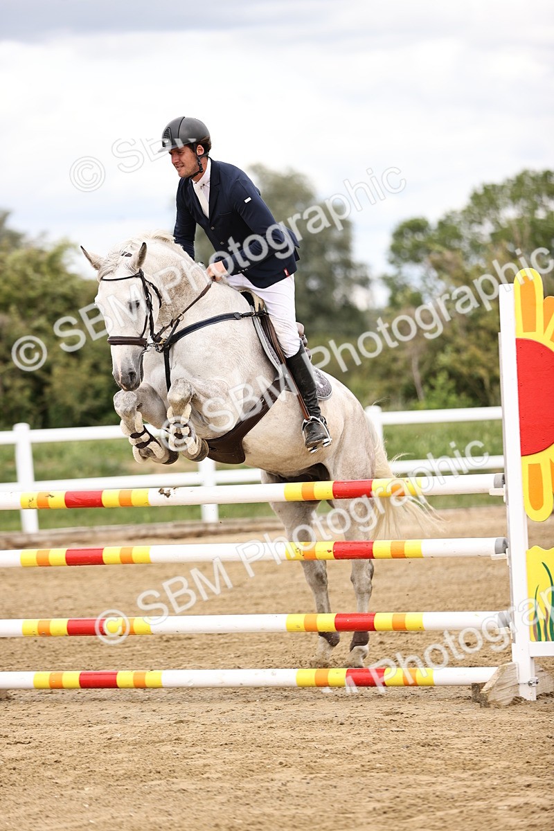 SBM_003009 - Class 11 - Senior Newcomers - 1.10m