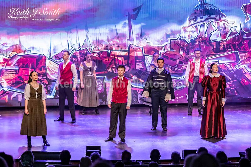 6KJS0261 - Ambition show team