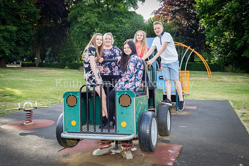 0KJS9339 - Darren, Kirsty and family.