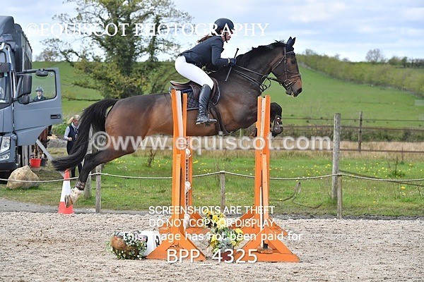 BPP_4325 - CLASS 8 FRI Senior Foxhunter/ 1.20m Open