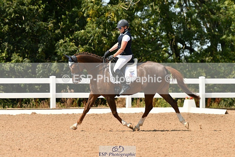 250817-130116-09802 - 214-Verity.PerryVogue