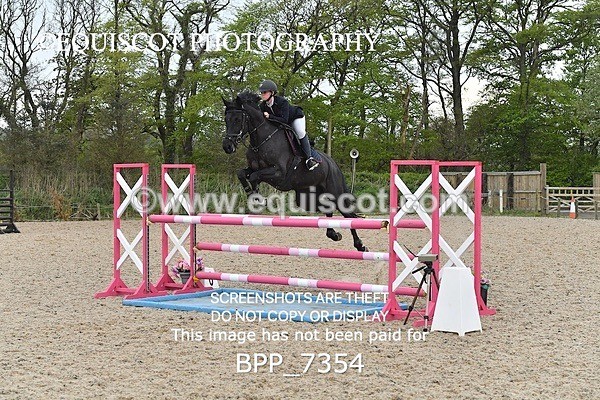BPP_7354 - CLASS 9 FRI  Senior Newcomers/ 1.10m Open