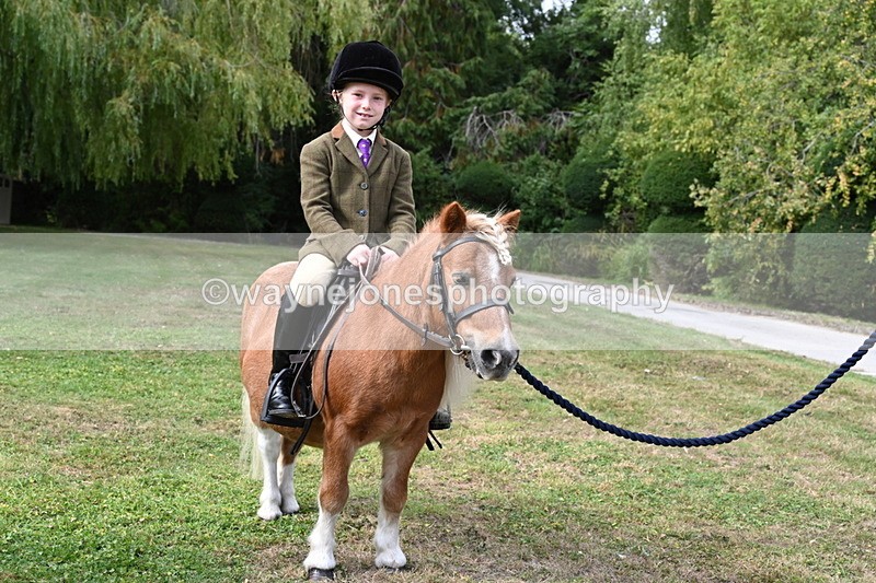 WJ6_3396 - Berks & Bucks - The Old farmhouse - Hound Exercise 20-08-25