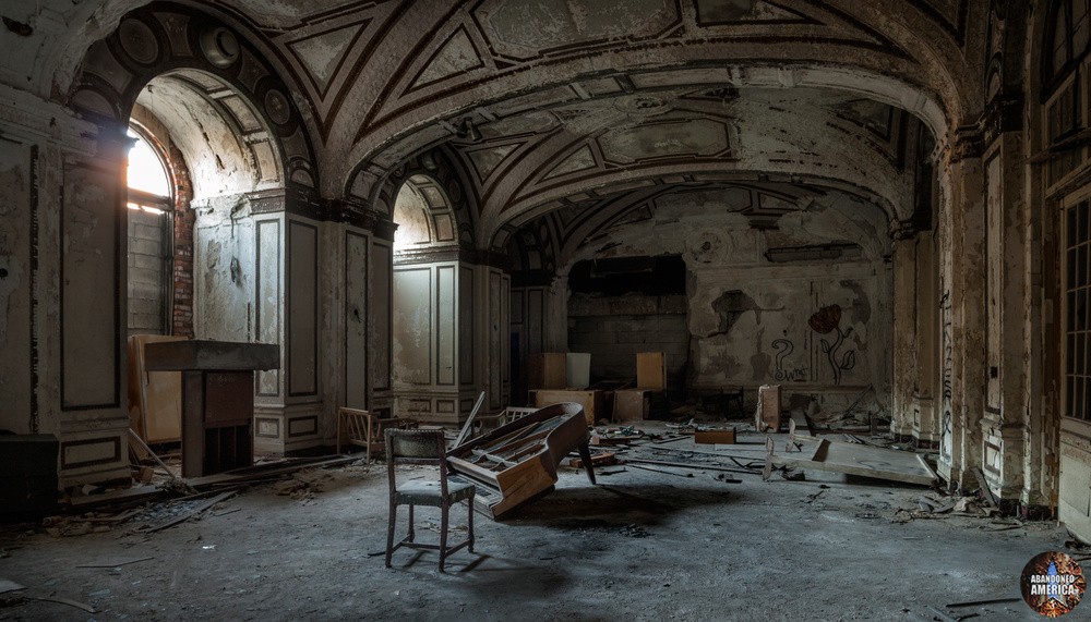 Lee Plaza Hotel (Detroit MI) | the point at which it no longer matters - Lee Plaza Hotel